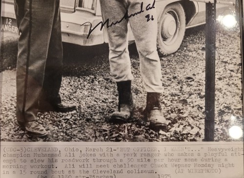 Muhammad Ali signed photo framed JSA full page Authenticity - Bild 2 von 7