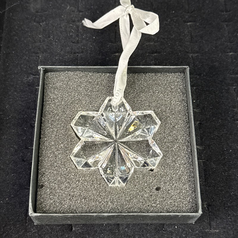 2010 Royal Doulton Crystal Snowflake Christmas Ornament Collectible