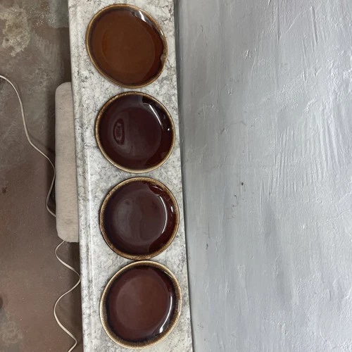 Set of 4 Vintage UNMARKED McCOY Brown Drip Glaze Pottery 10 1/4” Dinner Plates