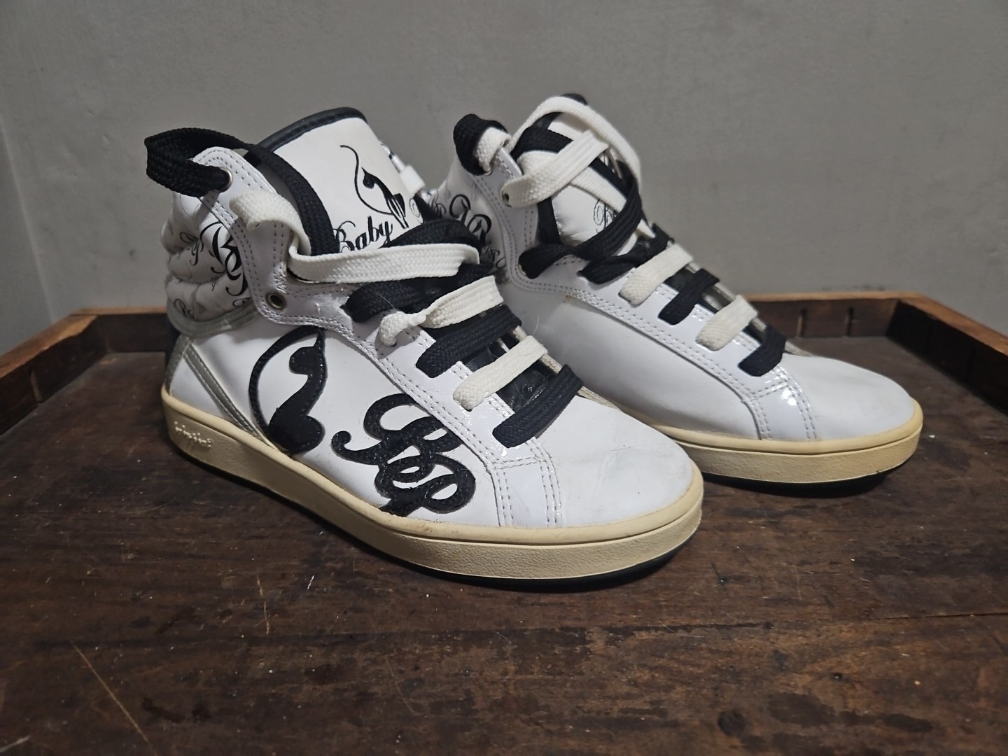 Skate Sneakers Women's Sz Us 7