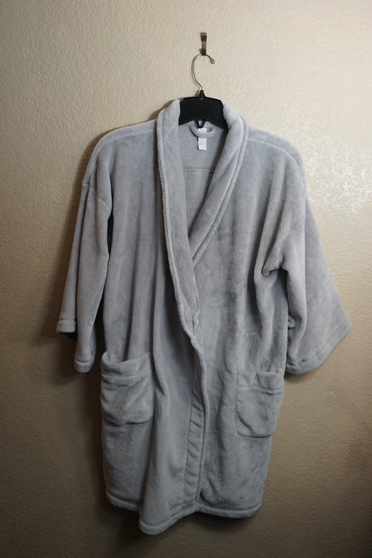 Stars Above gray fluffy fleece short bathrobe for women XL/XXL