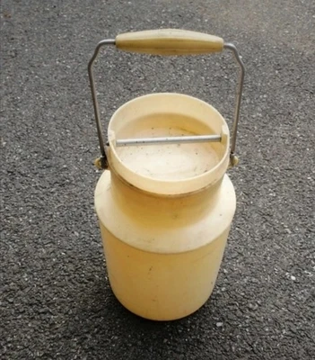 Ancien pot à lait/crème, en plastique blanc, marque POLA - Photo 1/4