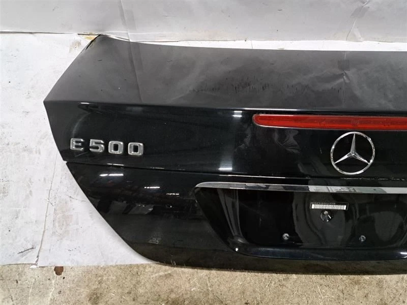 MONTAJE TAPA MALETERO MERCEDES-BENZ E500 2003 - 2009 Foto 4 de 4