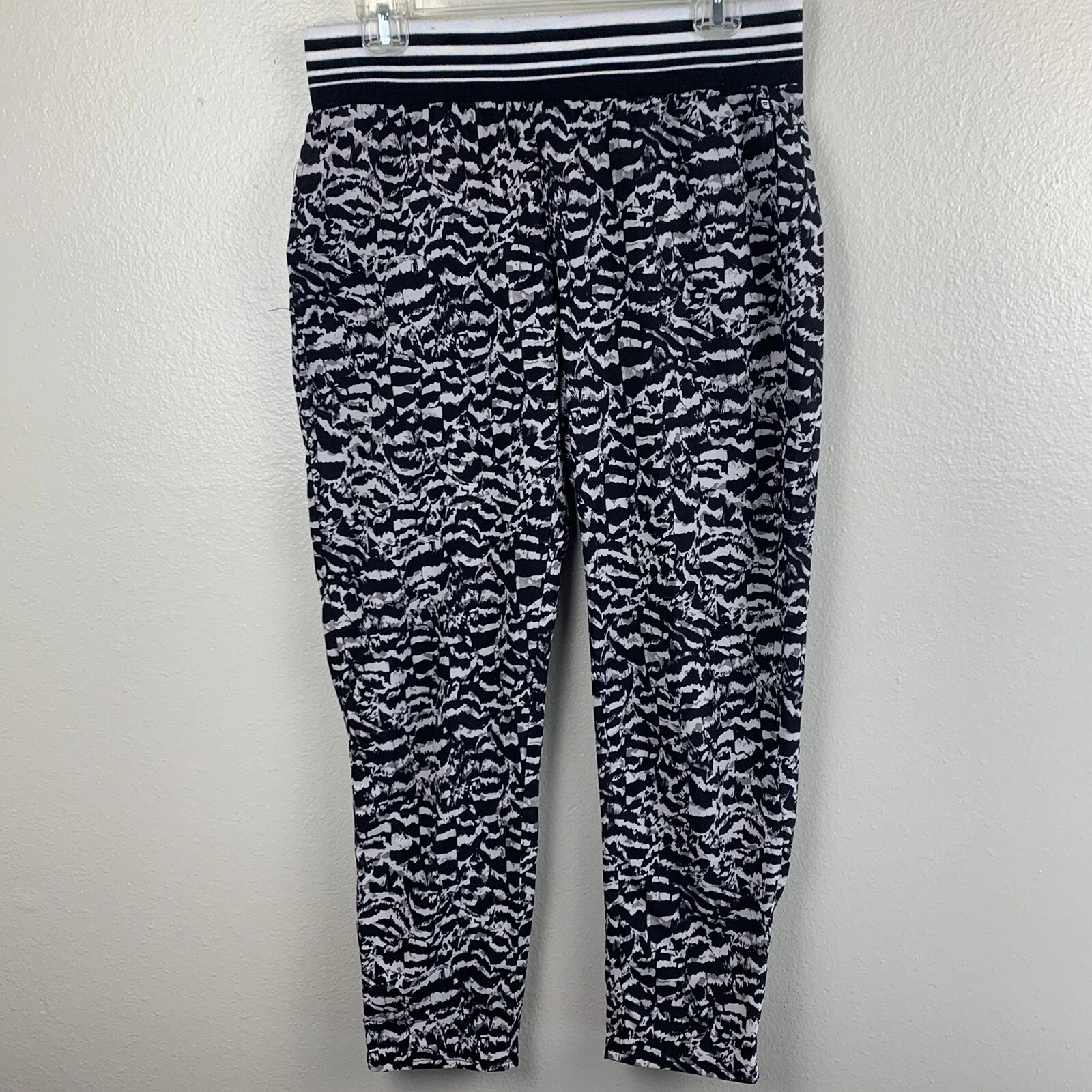 fabletics pull on athletic pants