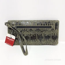 Mundi Wristlet Wallet Women's Green Leather Zipper Credit Card Folding Purse