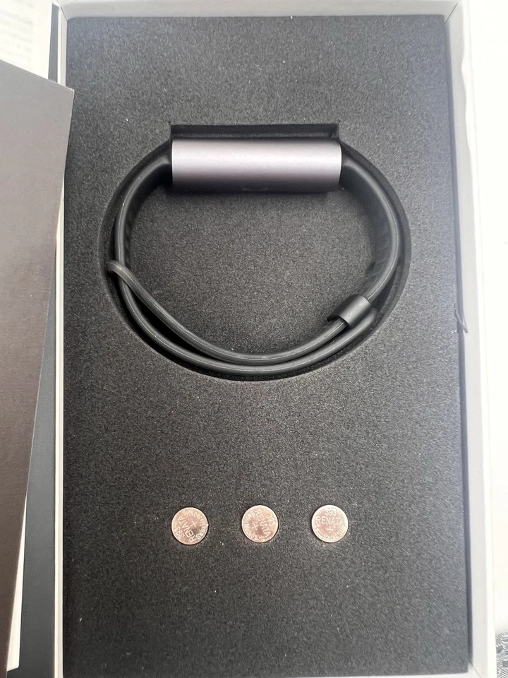 NUEVO Misfit RAY Fitness + Rastreador de Sueño Negro Gris con Baterías en Caja Abierta Foto 3 de 4