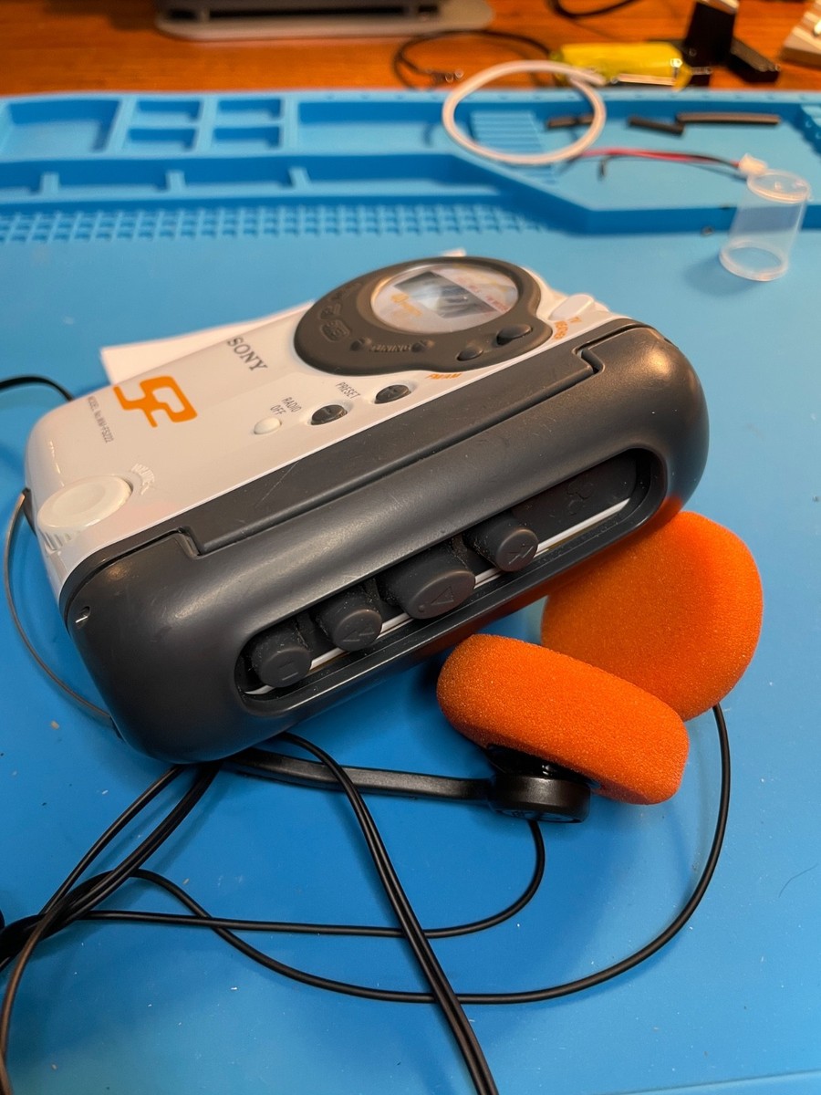 ポータブルプレーヤー SONY SPORTS WALKMAN WM-FS222 SEALED Sony WM-FS222 S2 Sports Walkman Stereo Cassette