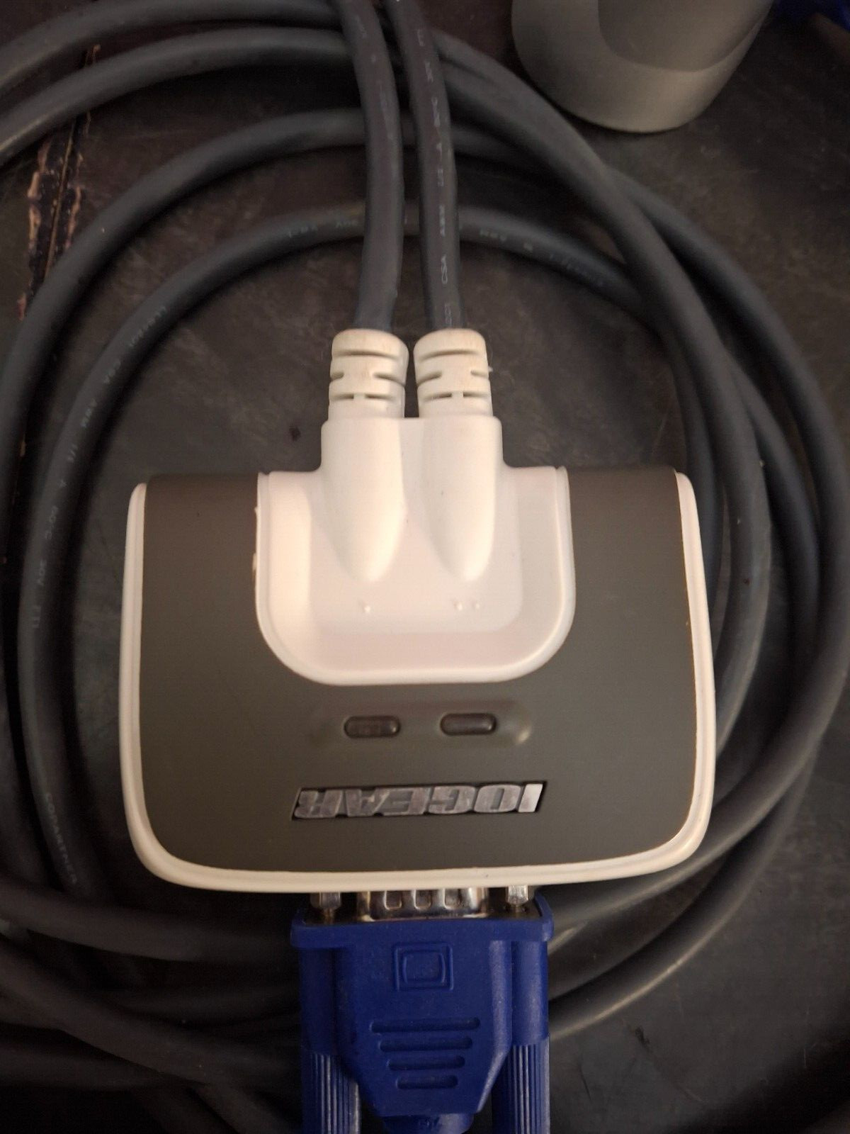 IOGEAR 2-Port KVM Switch GCS632U w/ Iogear 2-Port VGA Video Splitter GVS62