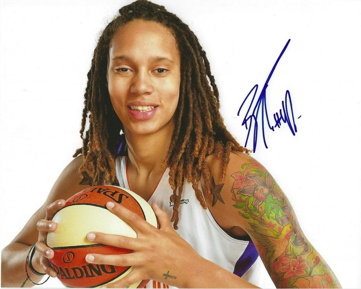 ブリトニー・グライナー直筆サイン入り超大型写真…Brittney Griner… BRITTNEY GRINER Signed 8.5 x 11 Photo Signed REPRINT