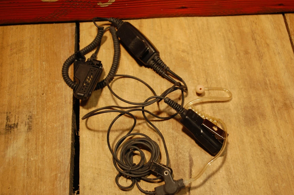 ARC T22045 2-Wire Surveillance Headset Kit for Motorola XTS Series 2-Way Radios - Image 2 of 4