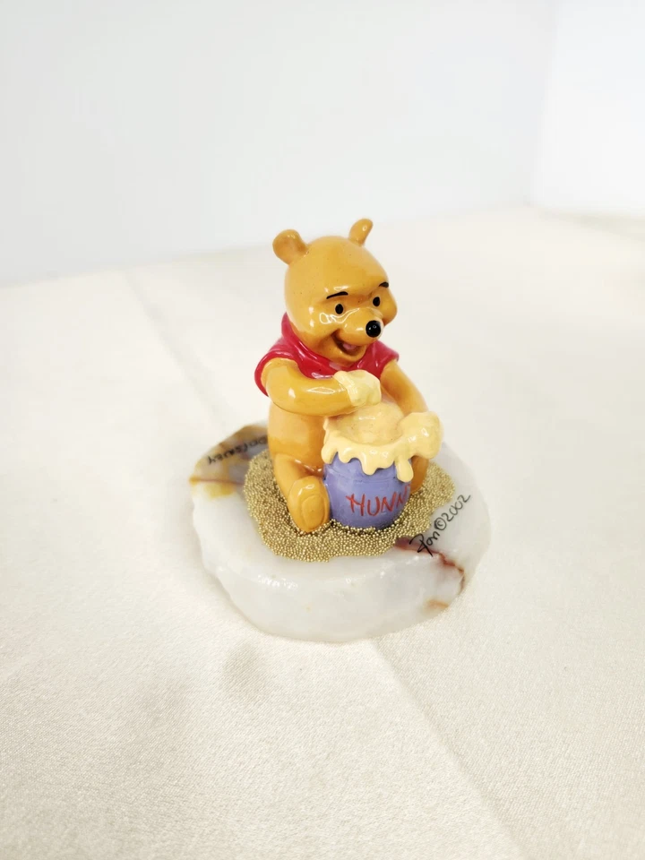 1997 Disney Ron Lee Winnie the Pooh & Honey Pot Figurine /5000 With Onyx Base - Image 4 of 4