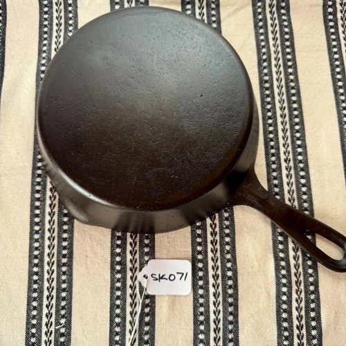 Wagner Ware Unmarked No. 5 Cast Iron Skillet **Cracked**
