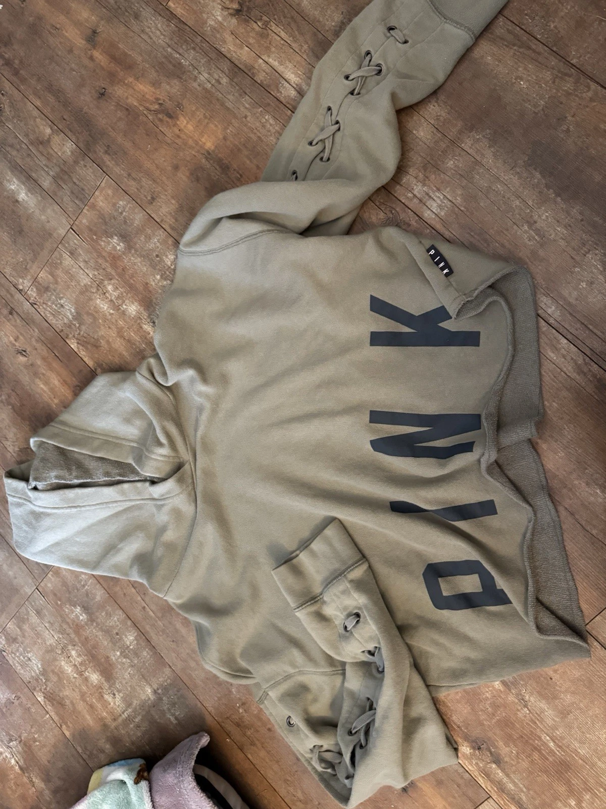 UNDERCOVER Felpa con cappuccio Victoria's Secret ROSA verde militare cropped Taglia Large