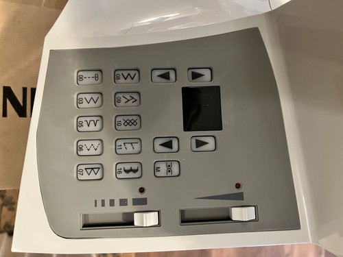 Singer Quantum Futura CE-200 Computerized Sewing/Embroidery Machine New Open Box - Picture 7 of 17