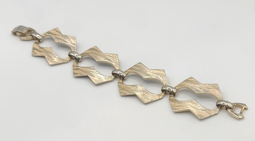 Vintage Signed Bracelet T 7.5"