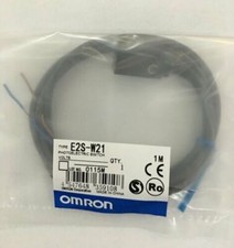 One New Omron E2S-W21 Proximity Switch E2SW21...