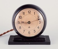 Arne Jacobsen für Lauritz Knudsen. Elektrische Uhr aus Bakelit. 1940er Jahre