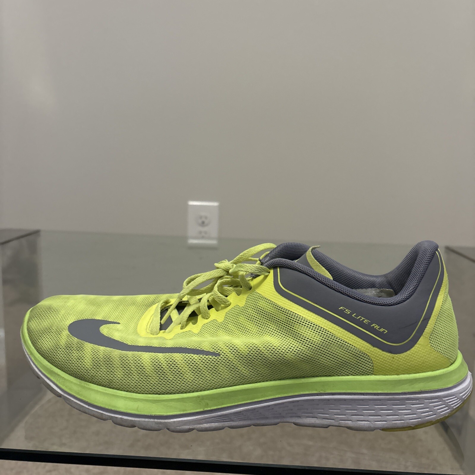 SAOLA Nike FS Lite Run 4 scarpe da corsa uomo 852435 700 sneakers neon US 12 EUC