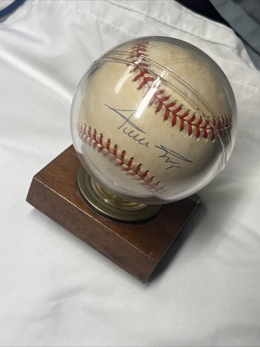 Willie Mays firmato Leonard Coleman con supporto in legno vintage e targa Hof 1979 - Foto 13 di 14
