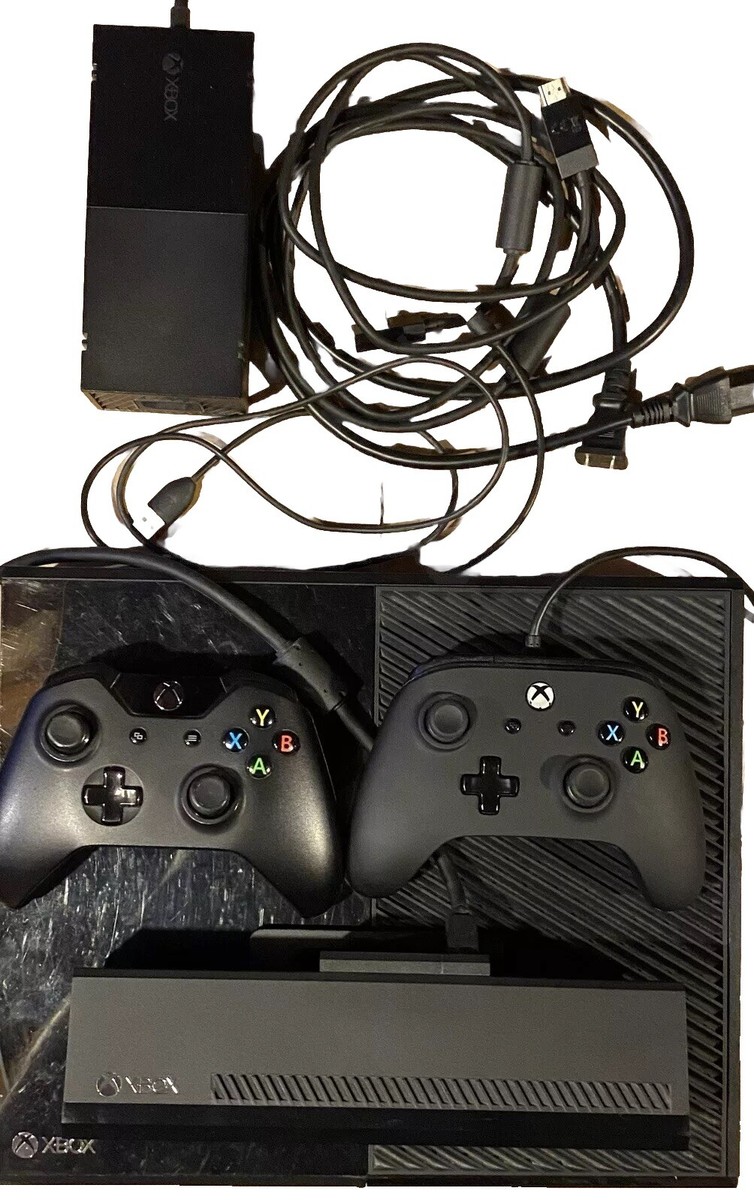 Microsoft Xbox One 500GB Console 1540 2 Controllers Kinect