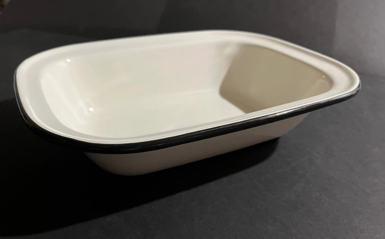 Tablecraft Enamelware Collection Black Rim White Rectangular Baking Pan 80015