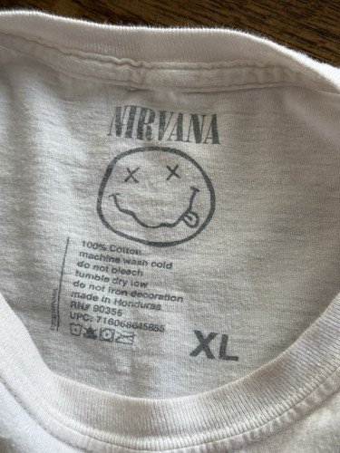 Nirvana Women's T Shirt Sz XL White Smiley Face Graphic Rock Band Music Tee - Picture 4 of 6