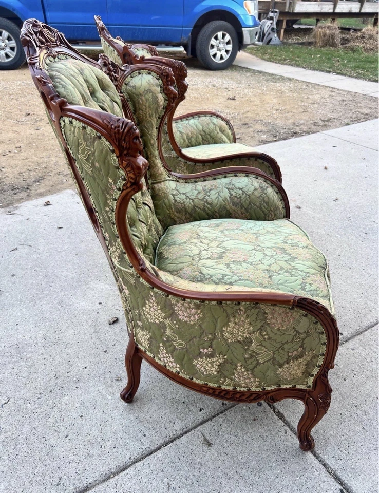 Par de sillas victorianas con respaldo de globo de renacimiento rococó - Juego antiguo de madera tallada Foto 2 de 4