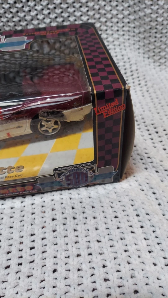 MAISTO 1:18 SCALE 1995 CHEVROLET CORVETTE INDY 500 PACE CAR DIE CAST Open Box - Image 4 of 4