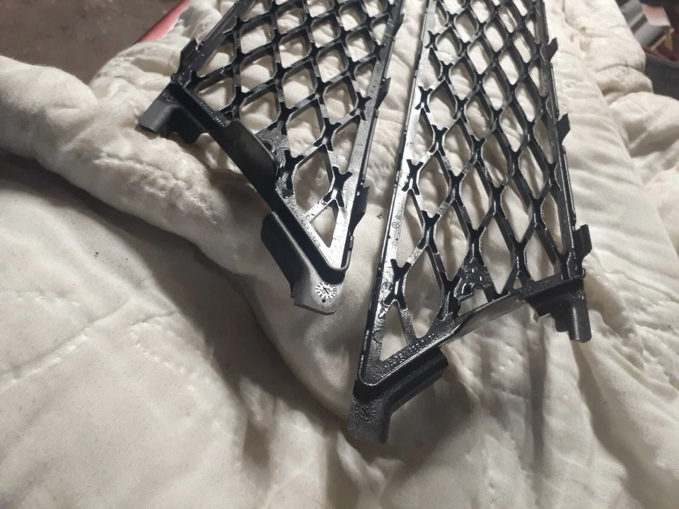 06-09 MERCEDES-BENZ W251 R350 R500 PARACHOQUES DELANTERO INFERIOR PAR PARRILLA 110619 Foto 4 de 4