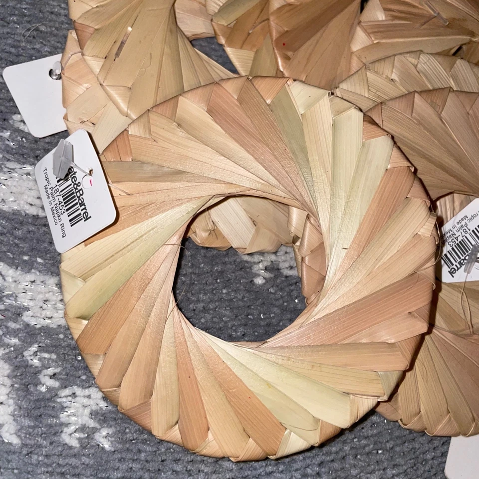 Crate & Barrel Napkin Rings Tropic Palm Natural lot 8 Handmade raffia NEW - Image 2 of 4