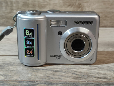 Samsung Digimax S600 6.0MP Retro Compact Digital Camera Silver Digicam Tested