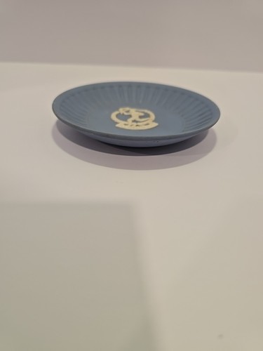 WEDGWOOD JASPERWARE BLAU GERIFFELTE ANSTECKNADEL SCHMUCKSCHALE ~ OLYMPIADE XXIII - Bild 3 von 5