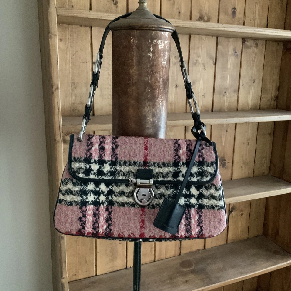 #RARO# ¡¡Bolso de mano Burberry rosa vintage con cerradura de llave!!! Foto 3 de 4