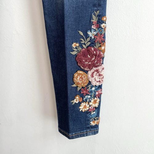 Driftwood Women’s 26 Jackie Floral Embroidered High Rise Skinny Jeans - Picture 4 of 10