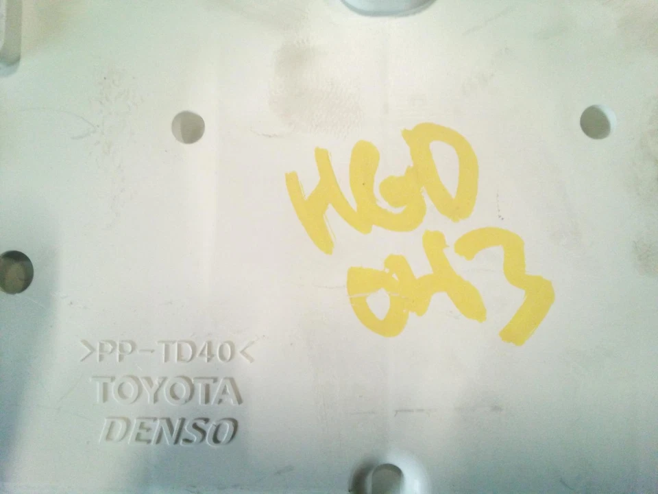 Used: 2015 Lexus ES300H Speedometer Cluster KPH - Image 2 of 4