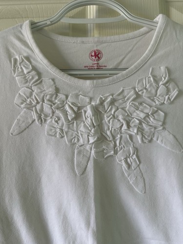๐J. Khaki White Tee Top Teen Trendy 12-13 Girls โ 3D Flowers & Back Tie - Picture 5 of 6