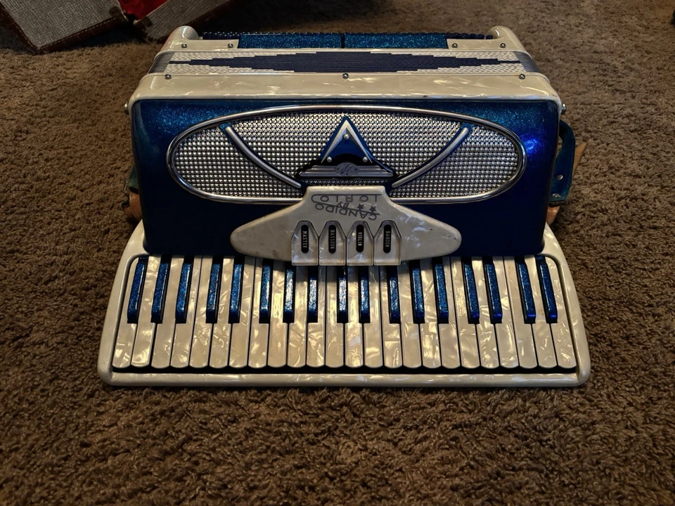 lorio piano Accordion - Image 3 of 4