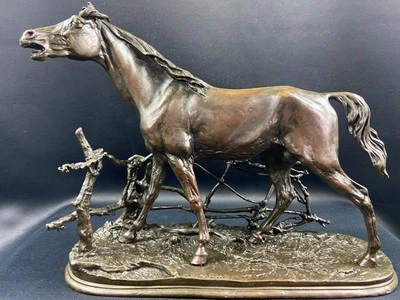 Sculpture en bronze signée Pierre Jules MENE 1810-1879 Cheval à la barrière - Photo 1/4