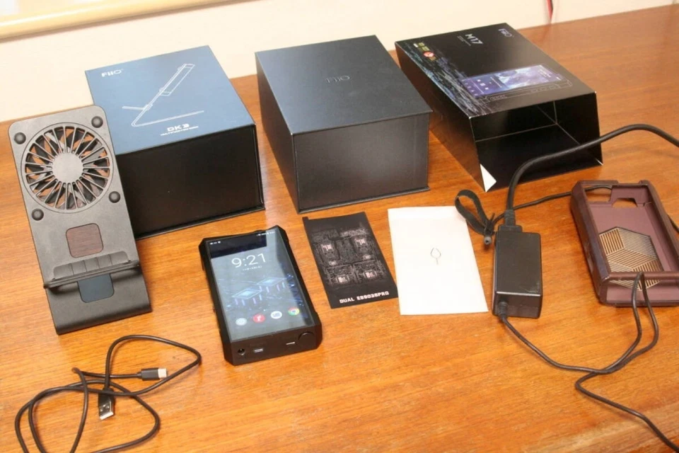 FiiO M17 Degital Audio Player High Resolution Bluetooth Portable Desktop Audio - Image 2 of 4