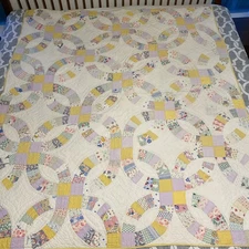 Vintage Handmade Double Wedding Ring Quilt Feedsack 74" x 64" Full Stitched READ
