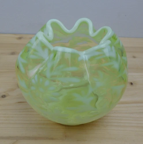 Rare Vintage Fenton Daisy and Fern Topaz-Vaseline-Uranium Glass Rose Bowl 3 3/4"