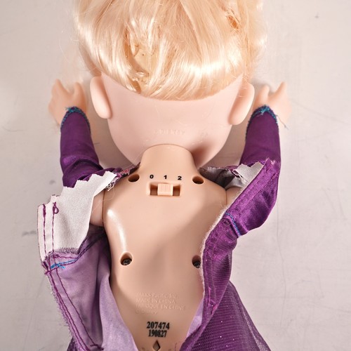 Muñeca JAKKS Pacific UK Frozen 2 Elsa Luces y Sonidos Usada GC - Imagen 7 de 11