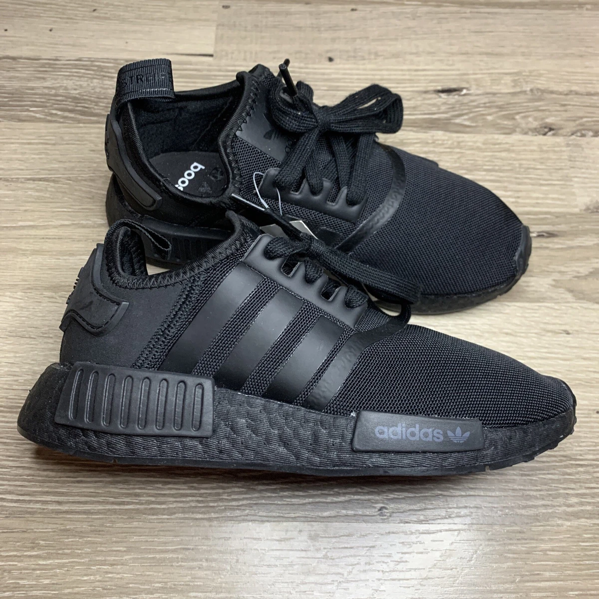 nmd r1 all black