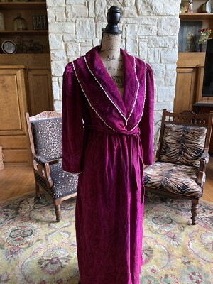 Vintage USA 1960’s Magenta Purple Velvet Crochet Lace Evening Robe Large X  Large