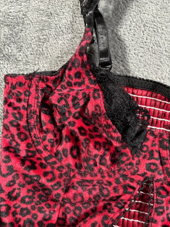 Corsé Romwe Goth Bustier Mujer Pequeño Terciopelo Murciélago Corto Top Encaje Rojo Guepardo Emo Foto 4 de 4