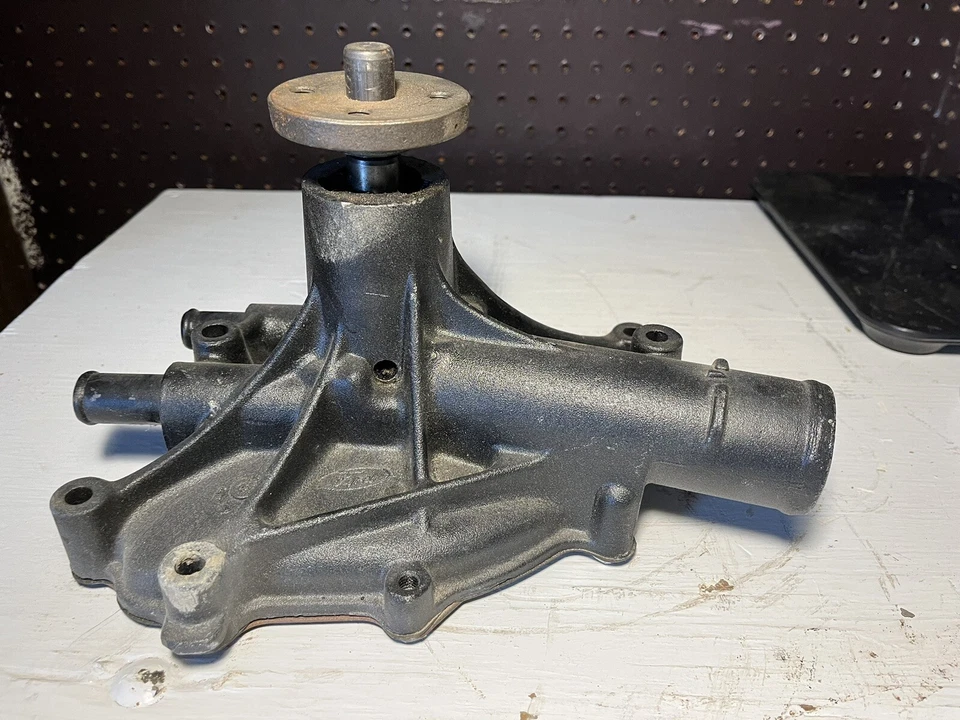 Bomba de agua motor Ford Lincoln Mercury Colony Park 79-91 E0AE 8505 AA — con junta Foto 2 de 3