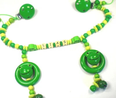 HANDGEFERTIGT Kinderwagenkette mit Namen Frosch Wagenkette Baby Spielkette Holz Babygeschenk