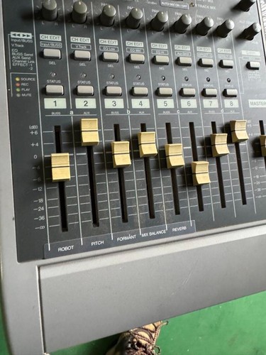 JUNK V-XPANDED ROLAND VS-880 8TRACK RECORDER - Picture 2 of 6