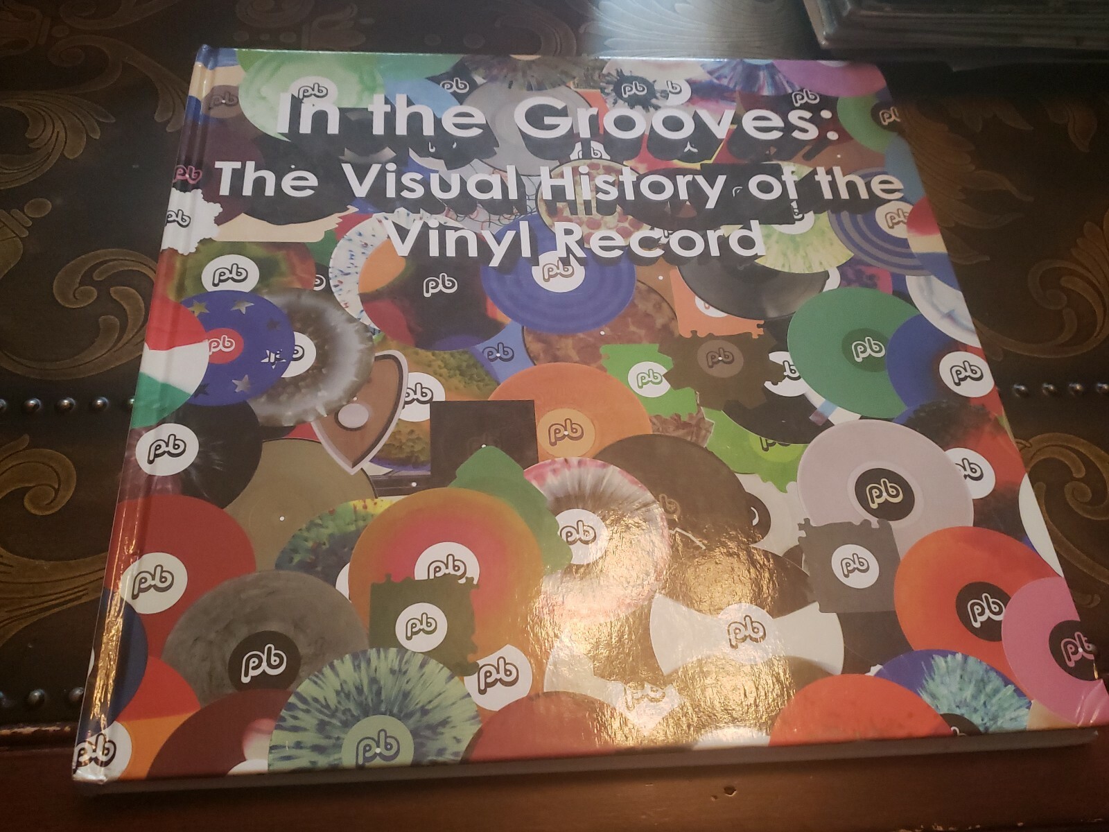 In the Grooves: The Visual History of the Vinyl Record by Fox, Matthew ...