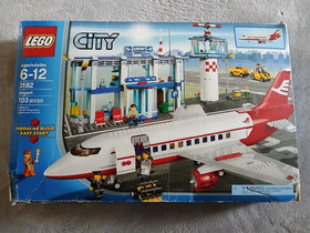 2011, Lego City Airport  3182     (No Box)